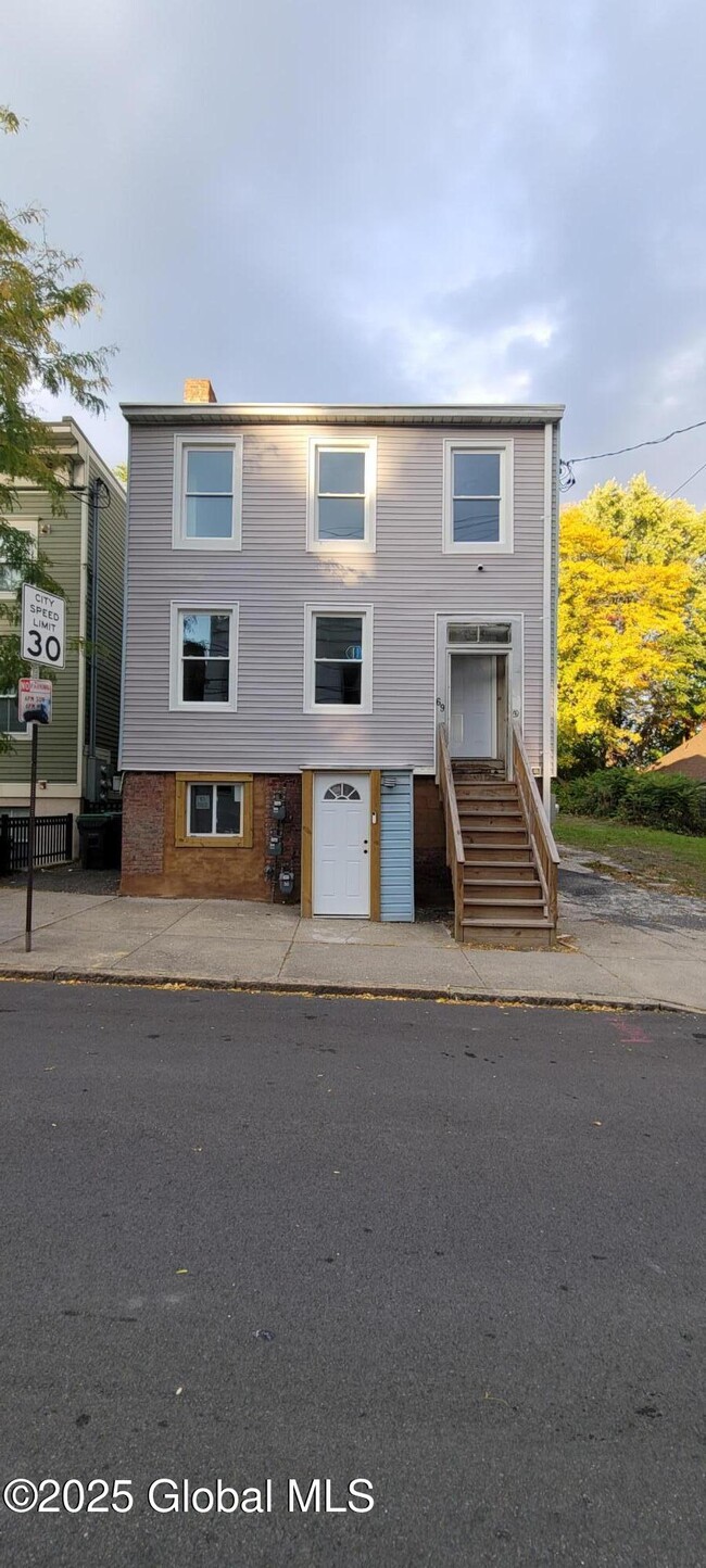 Primary Photo - 69 2nd St