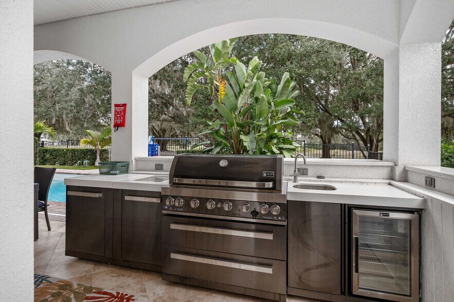 Building Photo - 1227 Radiant St