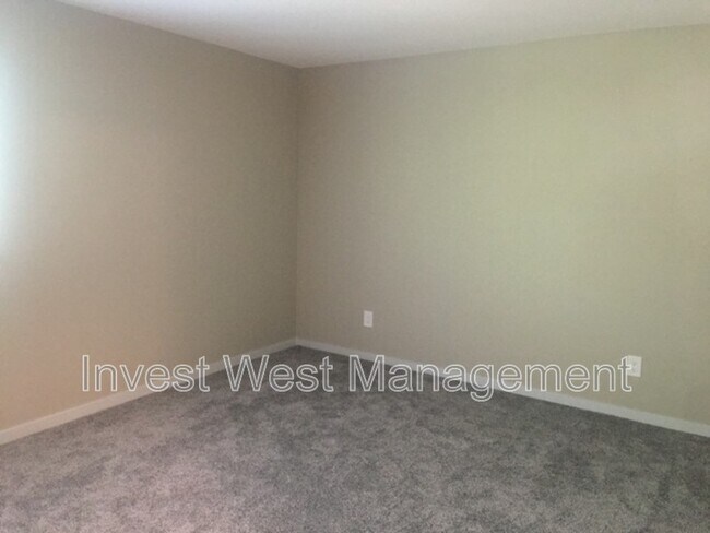 Building Photo - 13216 NE Salmon Creek Ave