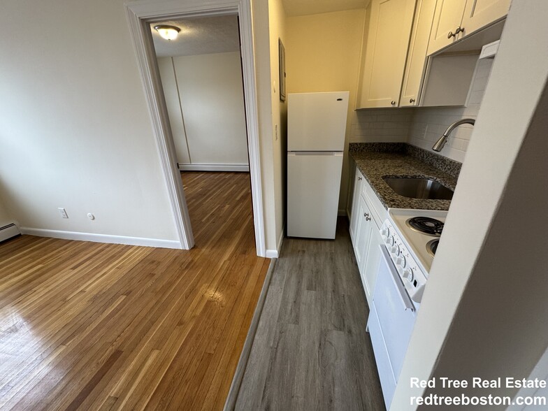 Building Photo - 168 N Beacon St