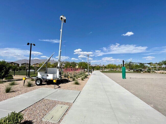 Building Photo - AMAZING GATED 3 BED 2.5 BATH 2 CAR GARAGE !