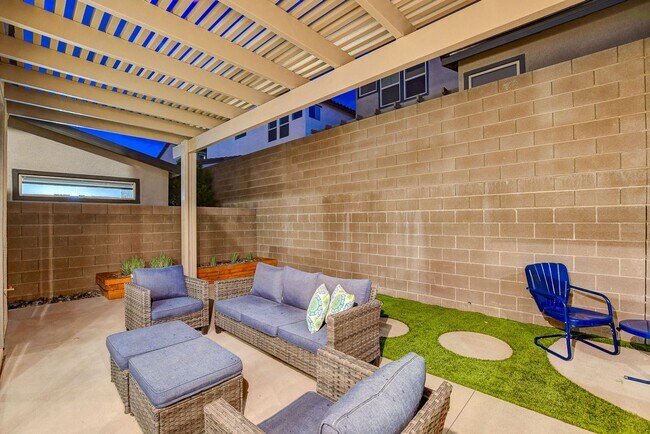 Building Photo - Luxury Fully Furnished Designer Home in Inspirada!