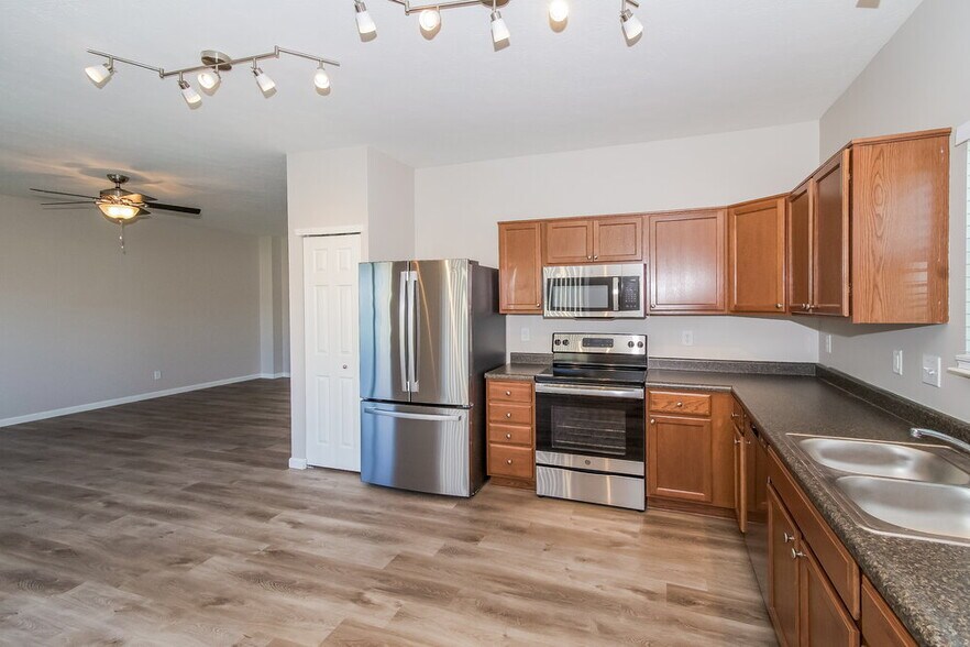 Building Photo - 577 Pebble Drive