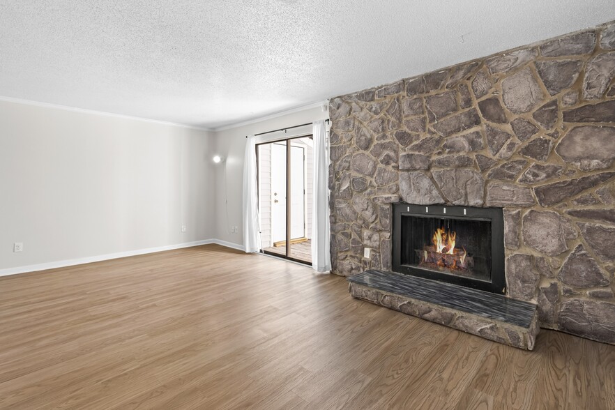 Building Photo - 7163 Sandy Creek Dr