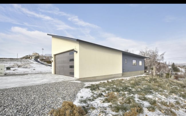 Building Photo - Selah 2br 2ba DBL Garage 5-star Built Green Energy Standards home!