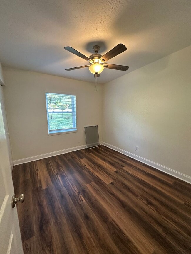 Building Photo - Newly remodeled 4 bedroom 2 bath Available...
