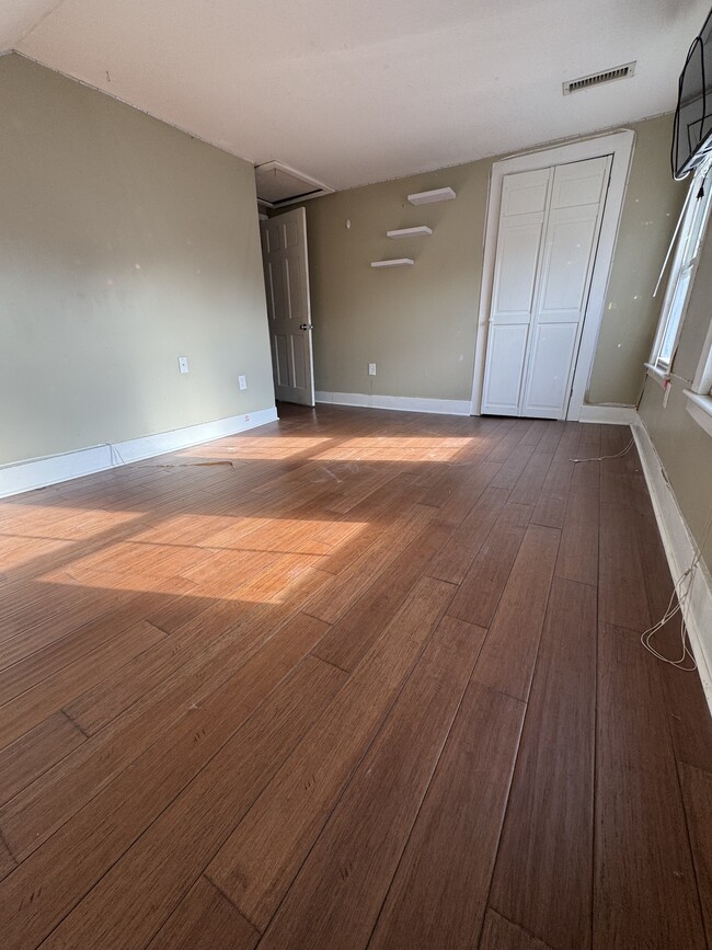 Building Photo - 35 N Main St