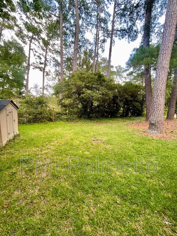 Building Photo - 746 Deerwood St