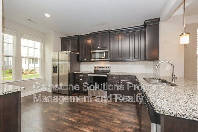 Building Photo - 345 Kara Ln