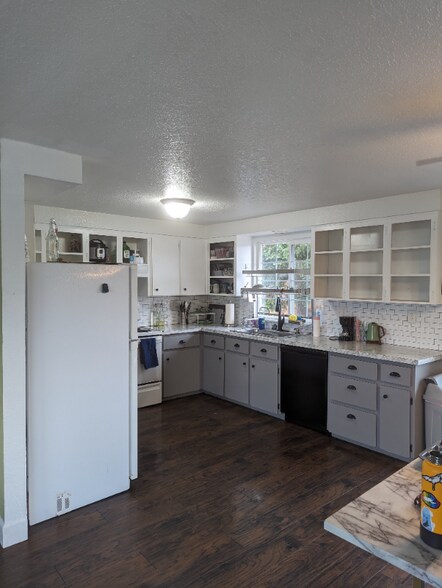 Building Photo - 138 NW Makah Ct