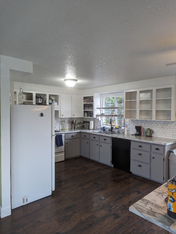 Building Photo - 123 Roseburg