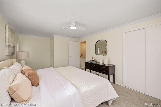 Building Photo - 695 Graefield Ct