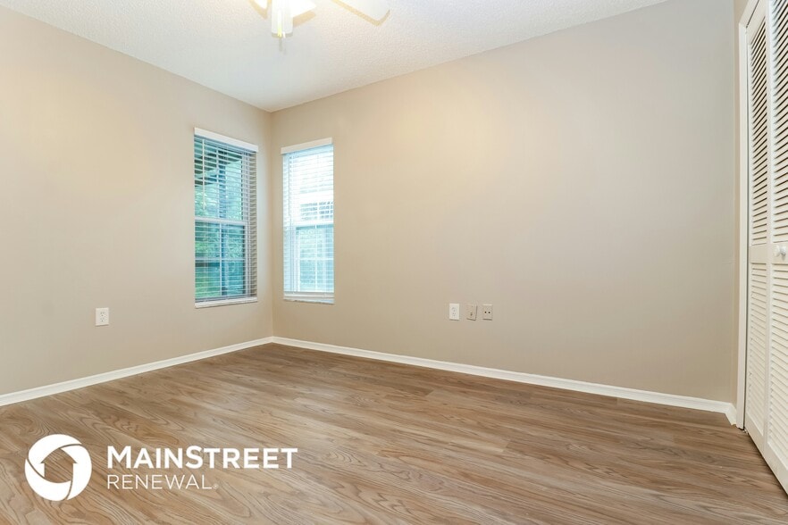 Building Photo - 10927 Livingston Dr