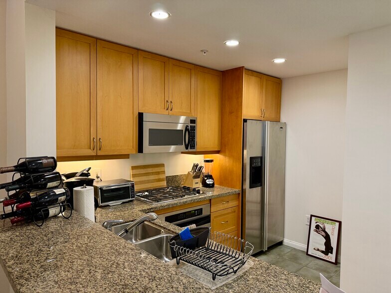 Building Photo - 850 Beech St