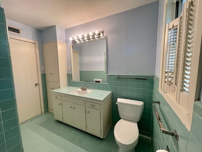 Building Photo - 960 Terrace Dr