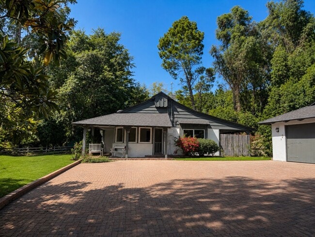 main - 2836 Roscomare Rd