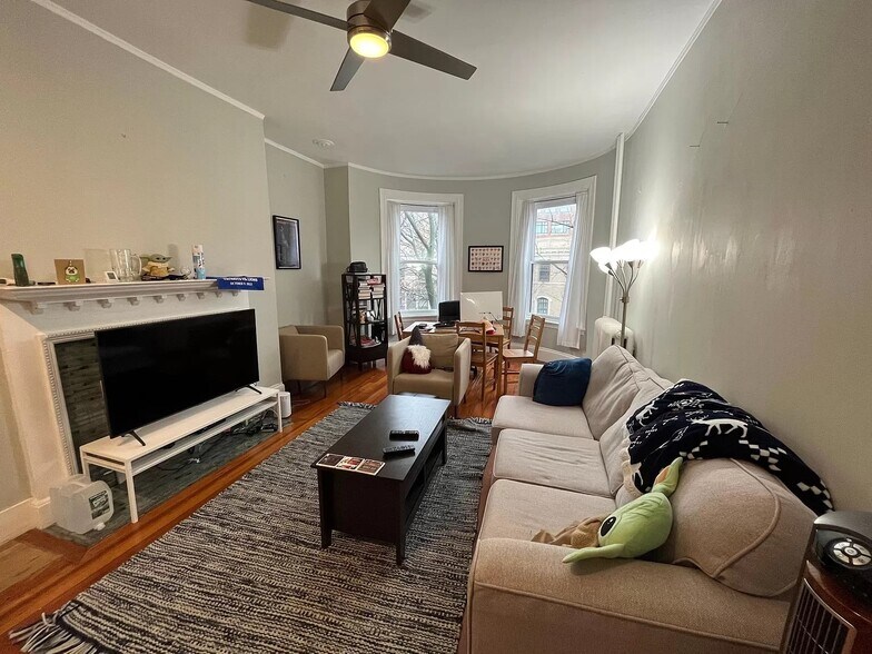 Primary Photo - 188 Bay State Rd