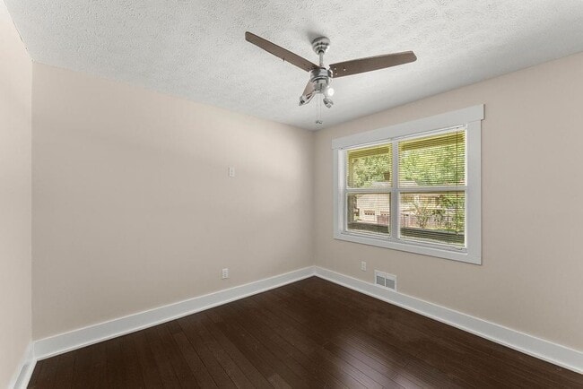 Building Photo - 4035 Thames Dr