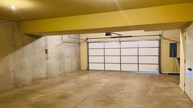 Building Photo - 3305 Beaumont Centre Cir