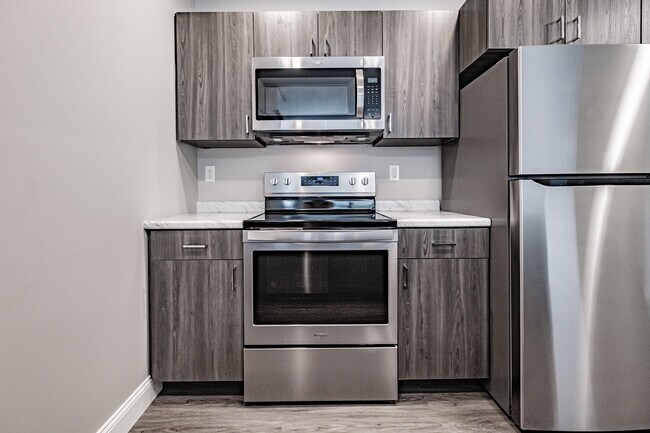 Building Photo - 8 Friendly Way