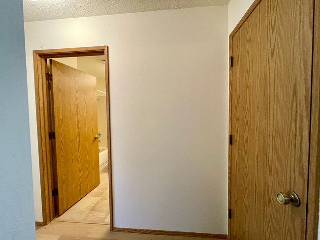 Building Photo - SE Single level 2 Bed 2 Bath Condo - A/C, ...