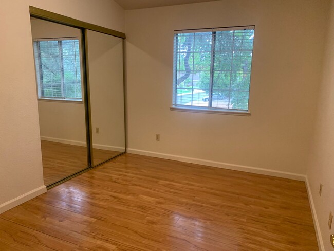 Building Photo - Half off 2nd months rent! 2 bedroom 2 bath...