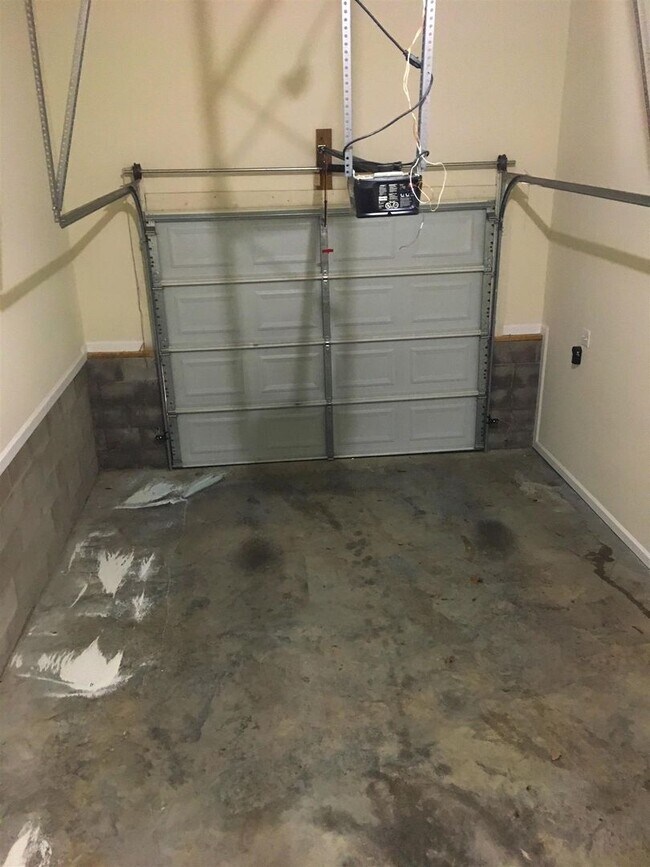 Building Photo - 512 Luxury Dr