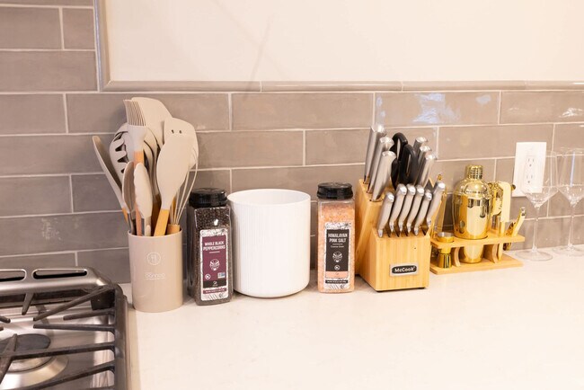 Building Photo - 725 Peddie St