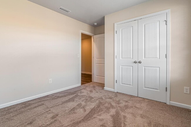 Building Photo - Available on July 10! Modern Comfort Meets Outdoor Adventure – Stunning 1-Story Home Near Downtow...
