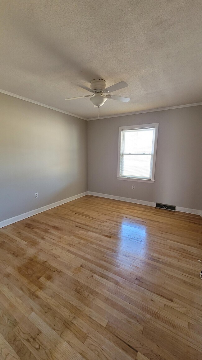 Building Photo - 206 Columbia Ave