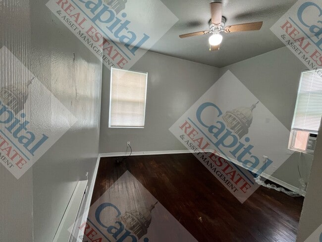 Building Photo - Charming 2 Bedroom w/ Move in Special