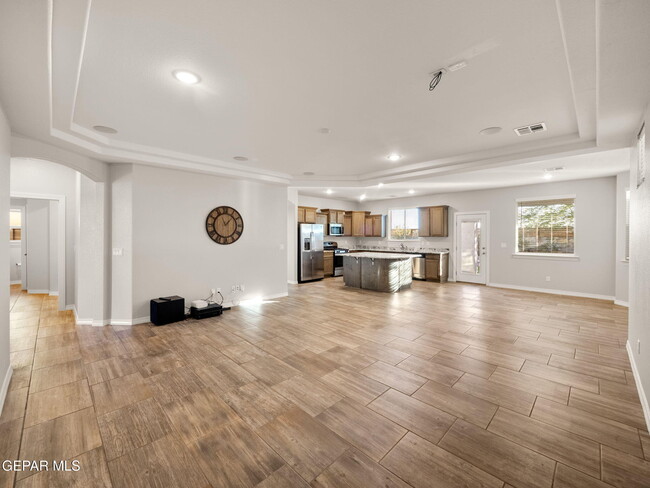 Building Photo - 5916 Hidden Acres Dr