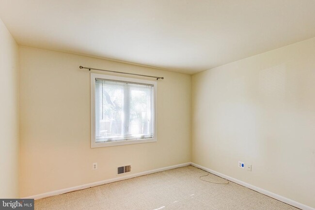 Building Photo - 926 N Edgewood St