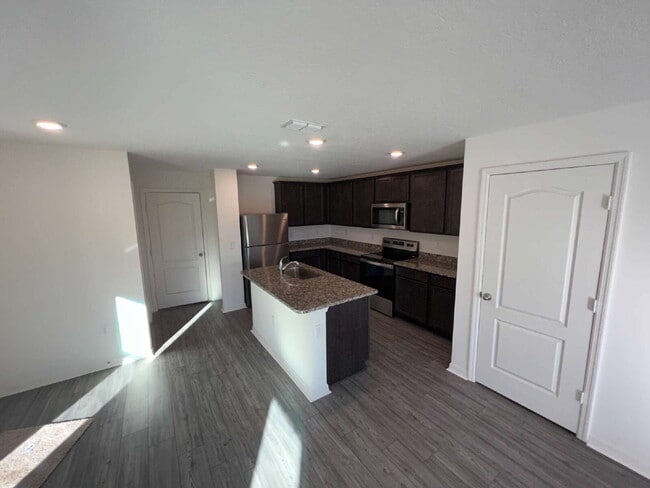 Building Photo - 5324 New Friendship Pl