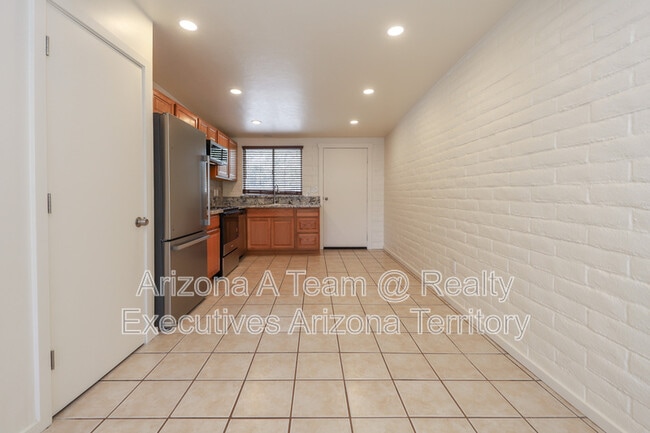 Building Photo - 5650 E Pima St