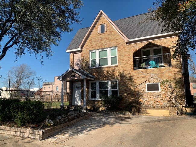 Building Photo - 1919 Wentworth St