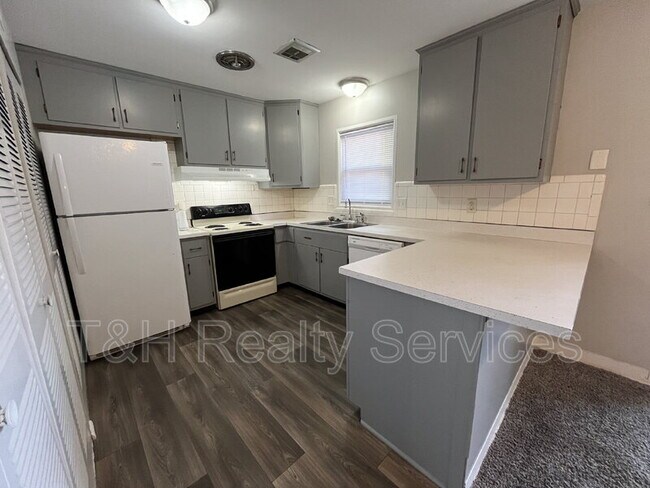 Building Photo - 724 Southfield Ct