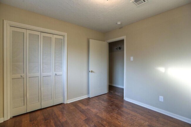 Building Photo - 1138 Cottage Oak Ln