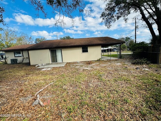 Building Photo - 1904 Delaroche Dr W