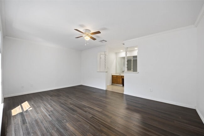 Building Photo - 6210 Gladewell Dr