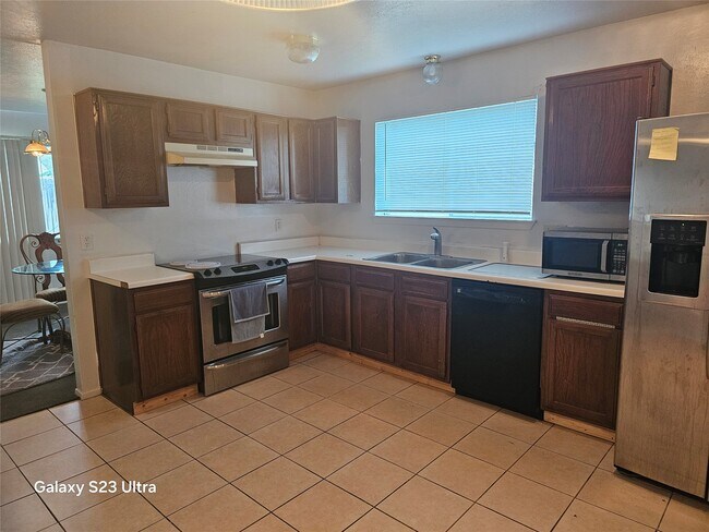 Building Photo - 1322 Fieldstone Dr