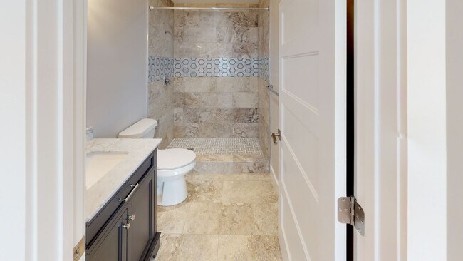 Building Photo - 4BR in Fort Sanders with Parking! | Walk t...