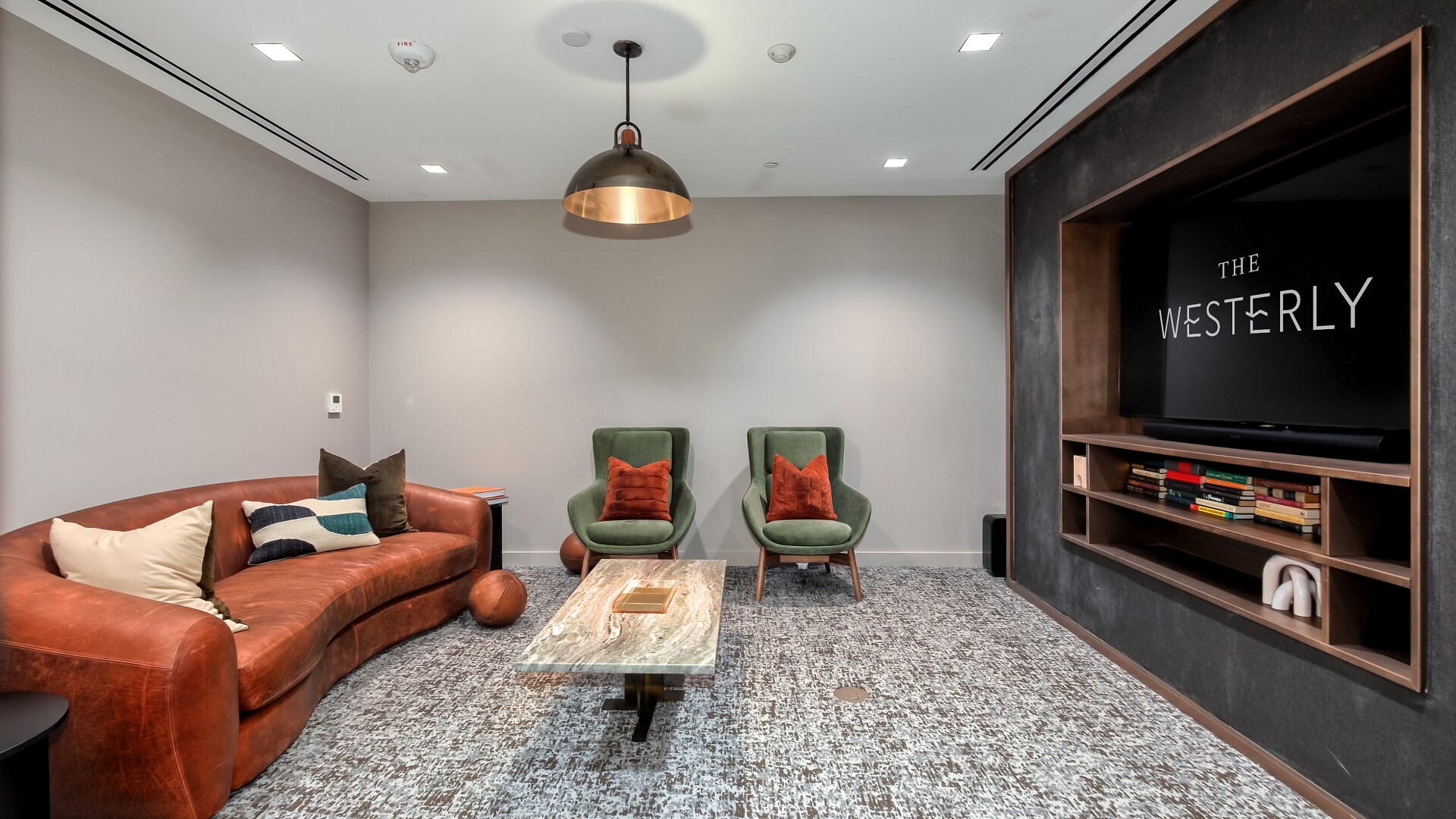 Building Photo - 350 Maple Dr SW