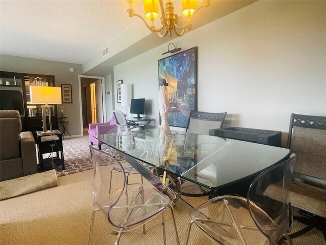 Building Photo - 2500 NE 48th Ln