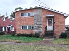 Building Photo - 10009 W Fullerton Ave