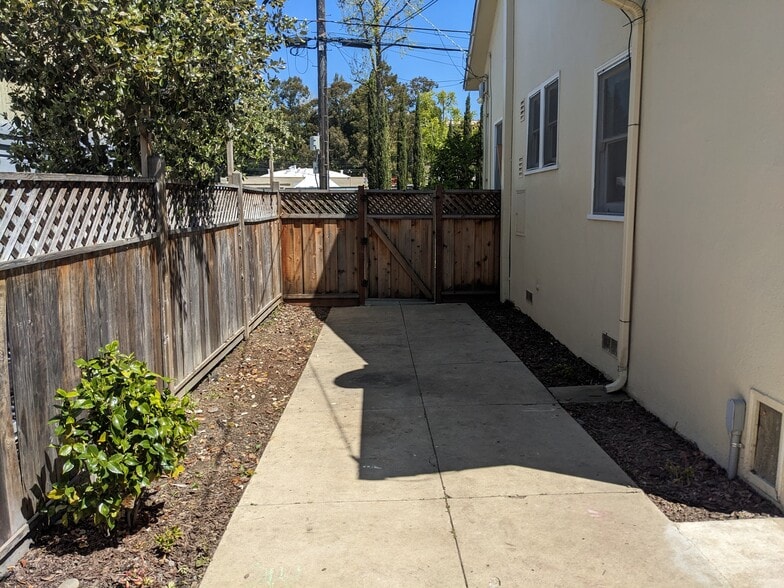 Building Photo - 22265 Pearce St