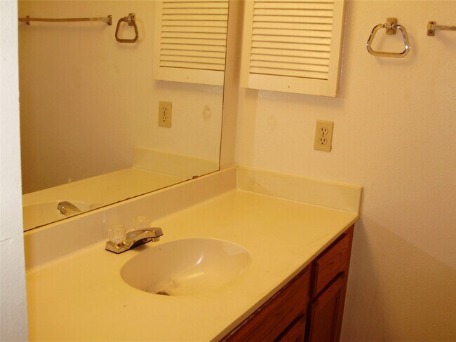 Building Photo - 2107 Shiveley Cir