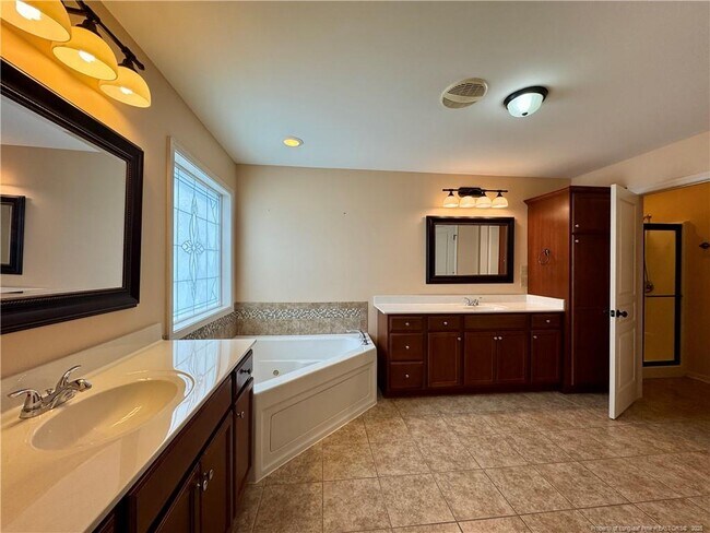 Building Photo - 2817 Truewinds Dr