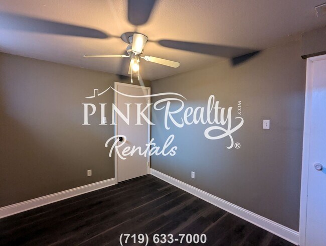 Building Photo - 2534 Ivanhoe Dr