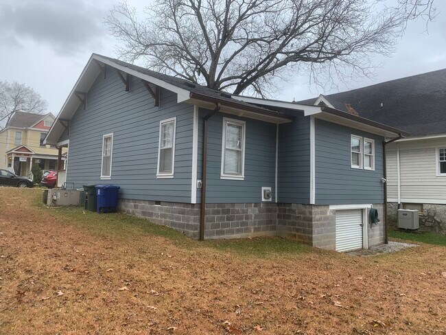 Building Photo - 1610 Kirby Ave